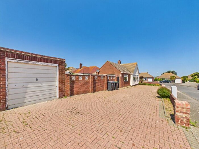 3 Bedroom Detached Bungalow For Sale In Magnolia Avenue, Margate, CT9 - Photo 9
