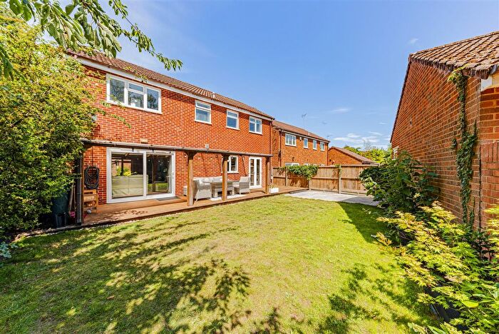 4 Bedroom Detached House For Sale In Grange Way, Broadstairs, CT10