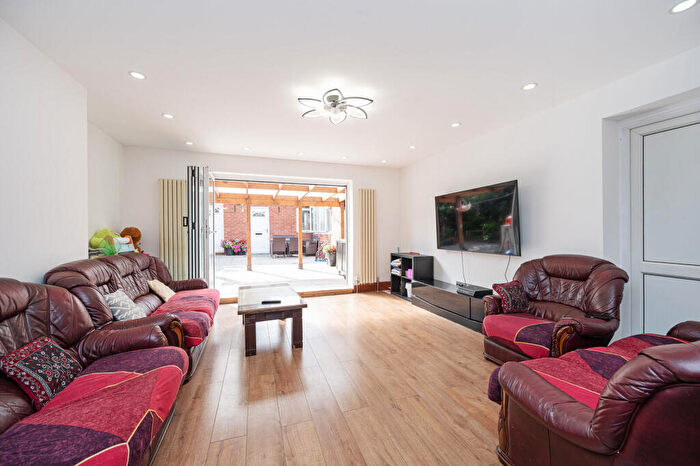 4 Bedroom Semi-Detached House For Sale In Ive Farm Close, , Leyton, London, E10