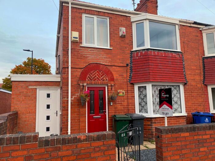 4 Bedroom Semi-Detached House To Rent In St. Annes Road, Doncaster, DN4