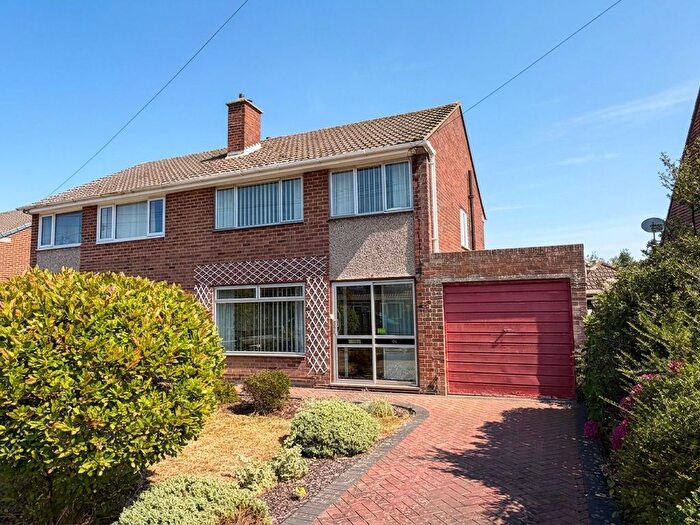3 Bedroom Semi-Detached House For Sale In Heatherstone Avenue, Dibden Purlieu, SO45