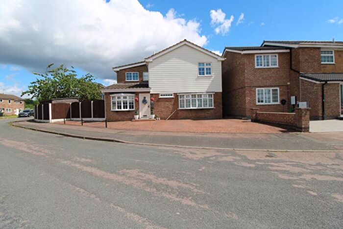 4 Bedroom Detached House For Sale In Wessex Drive, Leicester, LE3