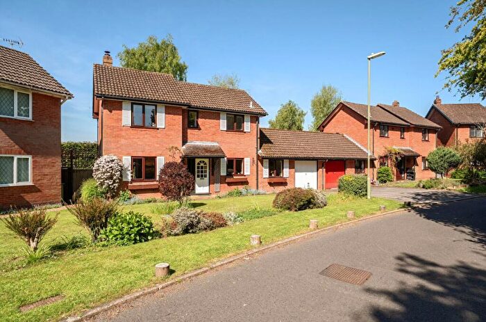 3 Bedroom Link Detached House For Sale In The Deanery, Chandler's Ford, SO53
