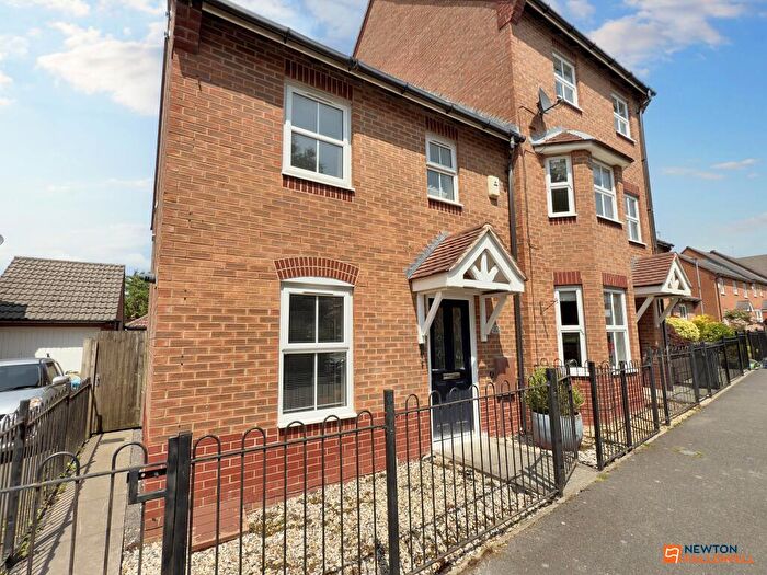 3 Bedroom Semi-Detached House For Sale In Staples Drive, Coalville, LE67