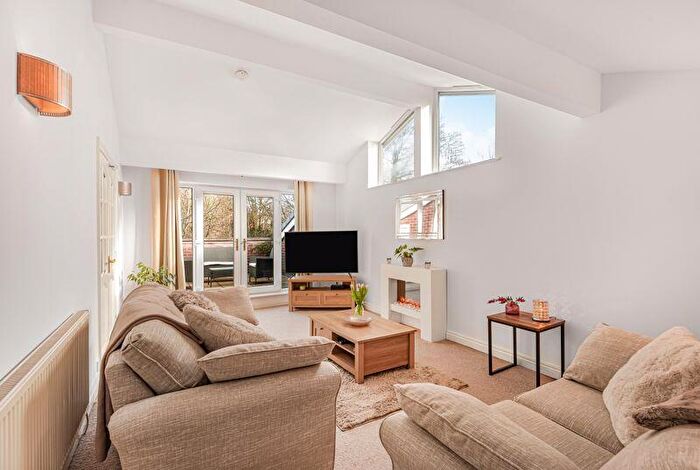 3 Bedroom Apartment For Sale In Middlewood Road, Poynton, SK12