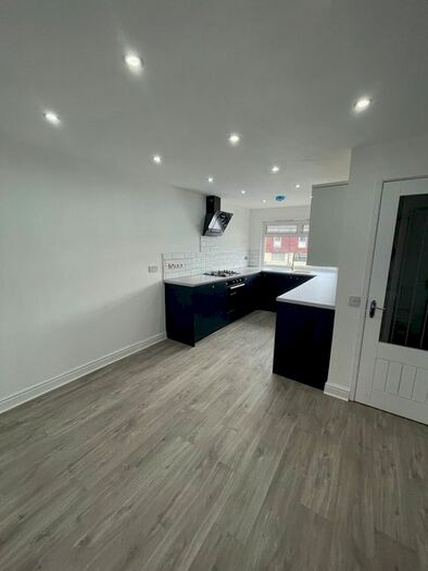 3 Bedroom Town House To Rent In Navigation Close, WA7