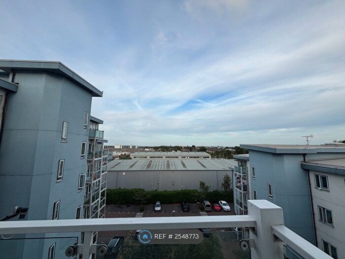 2 Bedroom Flat To Rent In Foundry Court, Slough, SL2