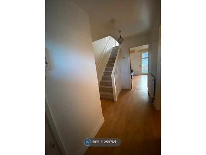 3 Bedroom Flat To Rent In Fawcett Street, Sheffield, S3