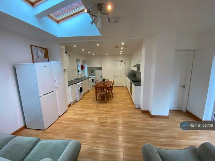 6 Bedroom Semi-Detached House To Rent In Mayfield Road, Southampton, SO17