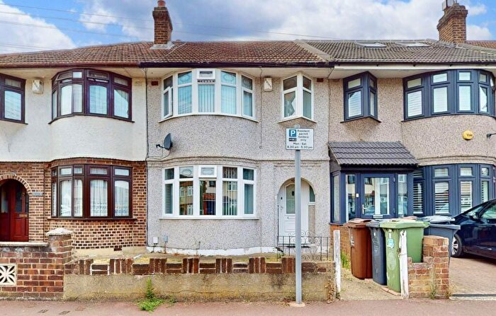 3 Bedroom Terraced House For Sale In Charlotte Road, Dagenham, RM10