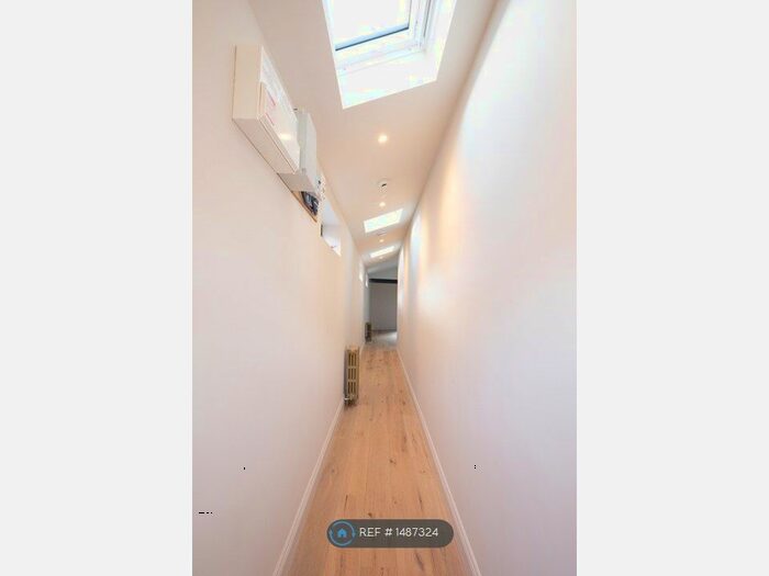 2 Bedroom Flat To Rent In Silverdale Lane, Tunbridge Wells, TN4