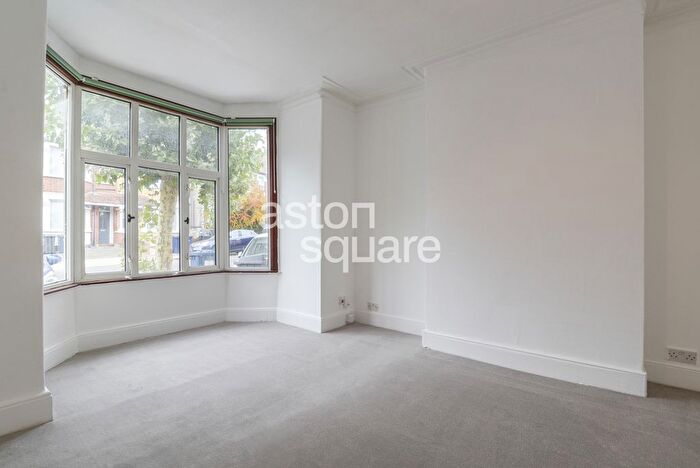 4 Bedroom Semi-Detached House To Rent In Audley Road, London, NW4