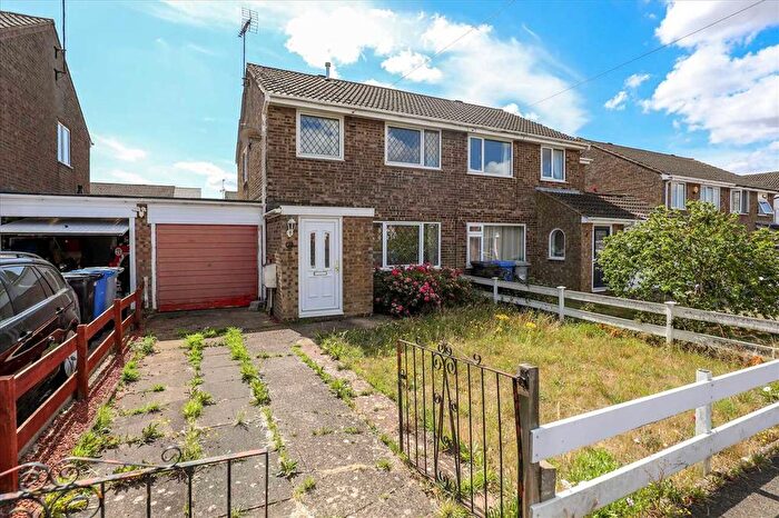 3 Bedroom Semi-Detached House For Sale In Shannon Way, Burton Latimer, NN15