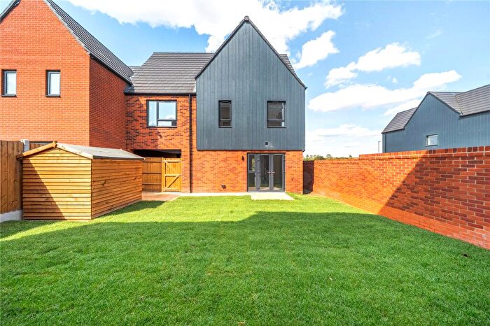 4 Bedroom House To Rent In Mistletoe, Houghton Regis, Dunstable, LU5