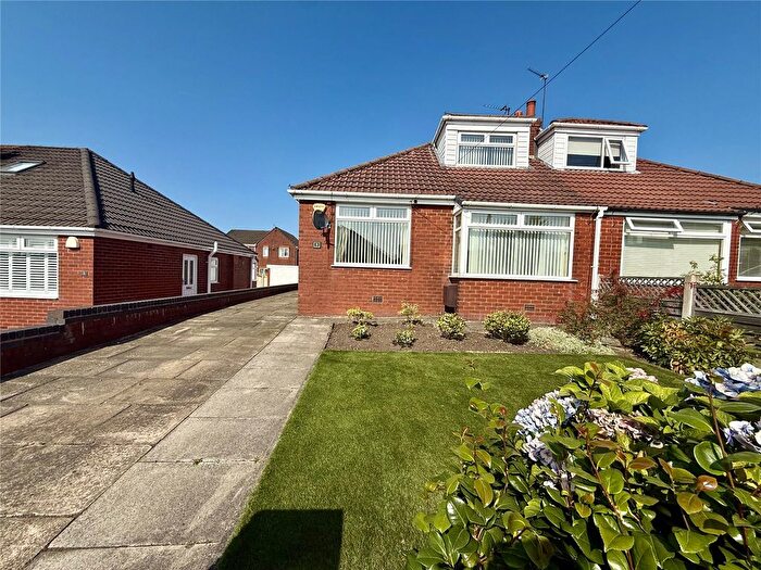 3 Bedroom Semi-detached Bungalow For Sale In Dorchester Drive, Royton, Oldham, Greater Manchester, OL2