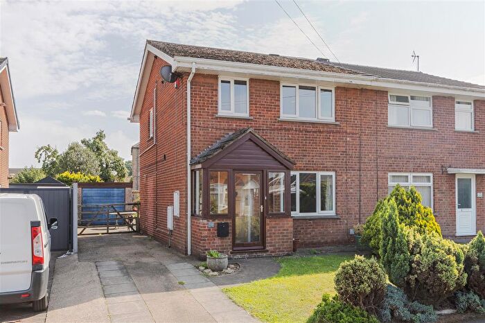 3 Bedroom Semi-detached House For Sale In Dale Park Avenue, Winterton, DN15