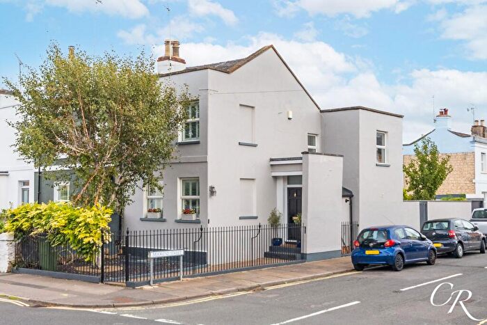 3 Bedroom End Of Terrace House For Sale In Shurdington Road, Cheltenham, GL53