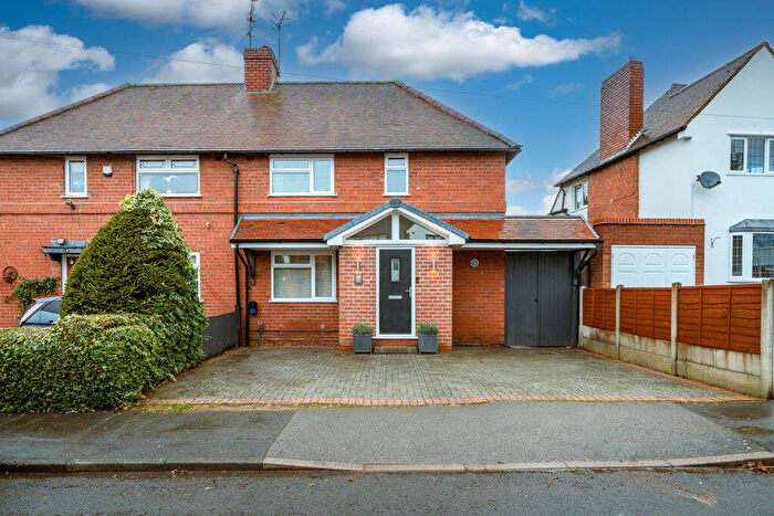 3 Bedroom Semi Detached House For Sale In Glynne Avenue, Kingswinford, DY6