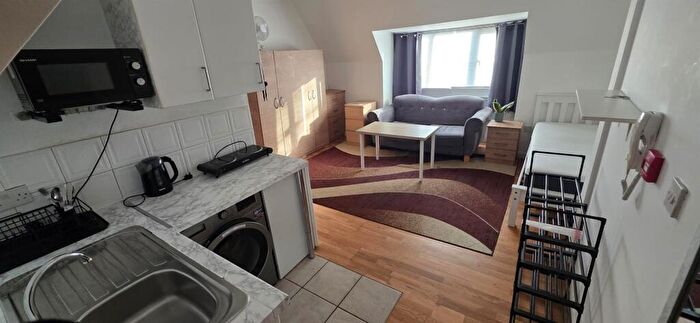 Studio To Rent In Green Lanes, Palmers Green, N13