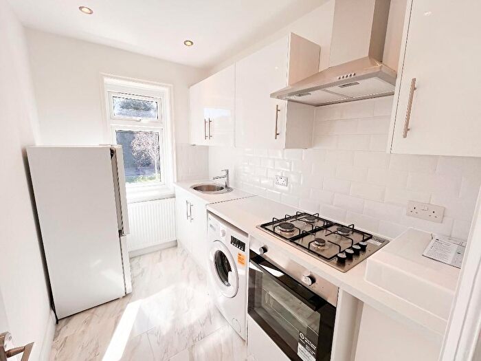 1 Bedroom Flat To Rent In The Vale, Golders Green, London, NW11