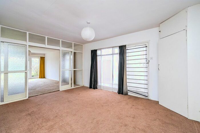 2 Bedroom Detached Bungalow For Sale In Stourbridge Road, Dudley, DY1