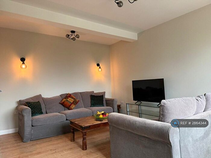 2 Bedroom Flat To Rent In Sunny Gardens Road, Hendon, NW4