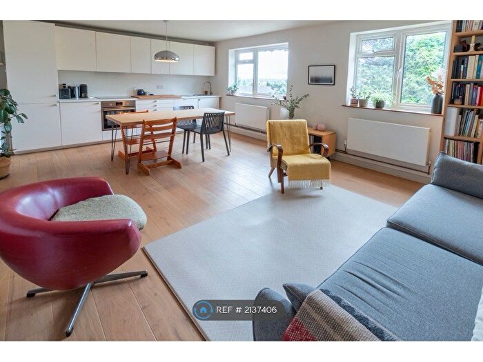 2 Bedroom Flat To Rent In Colin Court, London, SE6