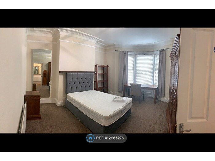 3 Bedroom Flat To Rent In Buston Terrace, Newcastle Upon Tyne, NE2