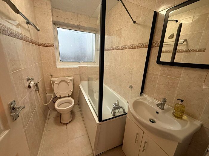 2 Bedroom Flat To Rent In Dormers Wells Lane, Southall, UB1