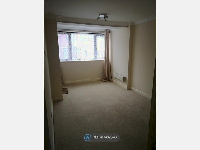 Studio To Rent In Hope Avenue, Bracknell, RG12