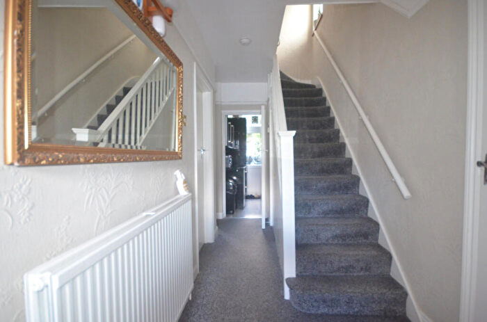 4 Bedroom End Of Terrace House To Rent In Craven Garden, IG6