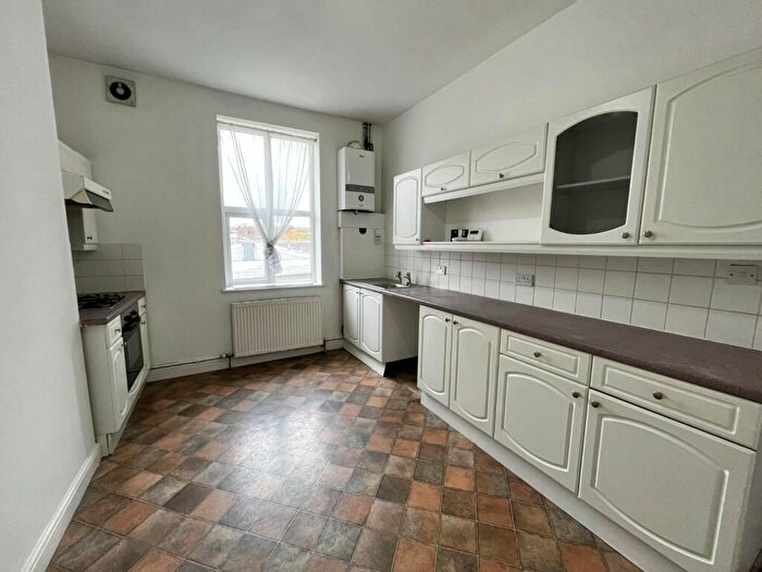 2 Bedroom Flat To Rent In Park Road, Bingley, West Yorkshire, Uk, BD16