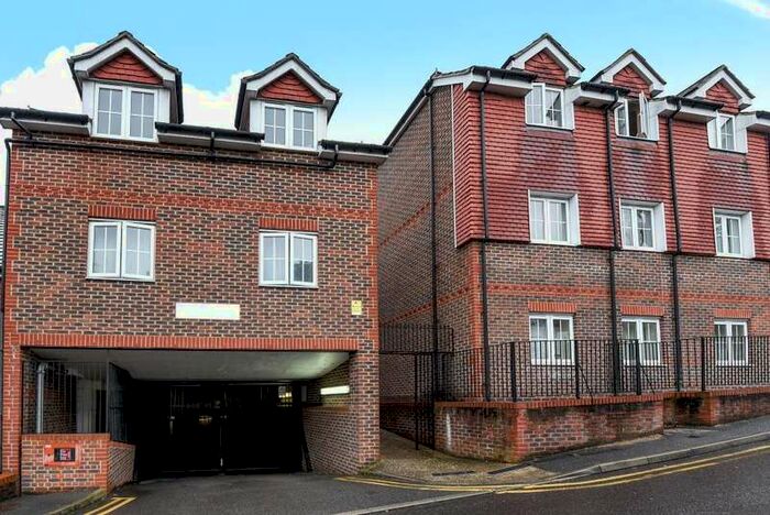 2 Bedroom Apartment To Rent In Hospital Hill, Chesham, HP5