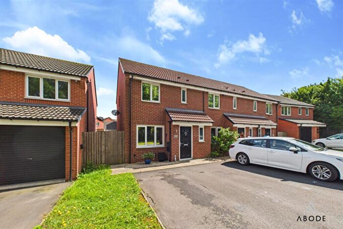 3 Bedroom End Of Terrace House For Sale In Upton Drive, Burton-On-Trent, DE14