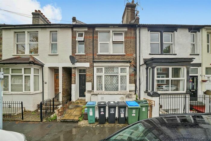 1 Bedroom Flat To Rent In Gladstone Road, Watford, WD17