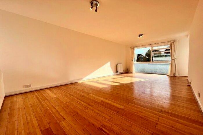 2 Bedroom Flat To Rent In Foxgrove Road, Beckenham, BR3