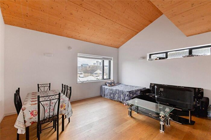 3 Bedroom Flat To Rent In Chobham Road, London, E15