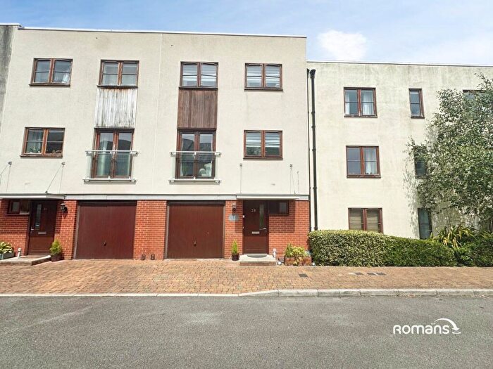 4 Bedroom Terraced House For Sale In Northbrook Crescent, Basingstoke, Hampshire, RG24