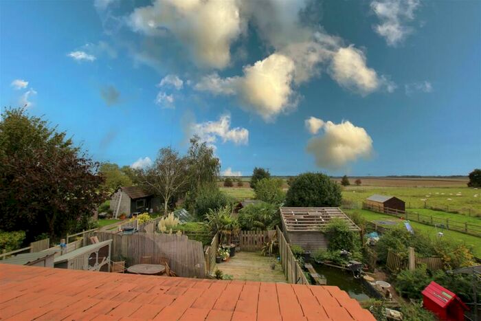 4 Bedroom Semi-Detached House For Sale In Old School Lane, Rise, HU11