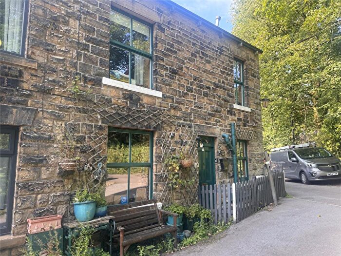 2 Bedroom End Of Terrace House To Rent In Midgrove, Delph, Oldham, Greater Manchester, OL3