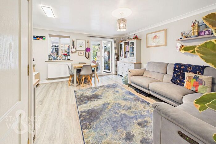 3 Bedroom End Of Terrace House For Sale In Weatherby Road, Chapel Break, Norwich, NR5