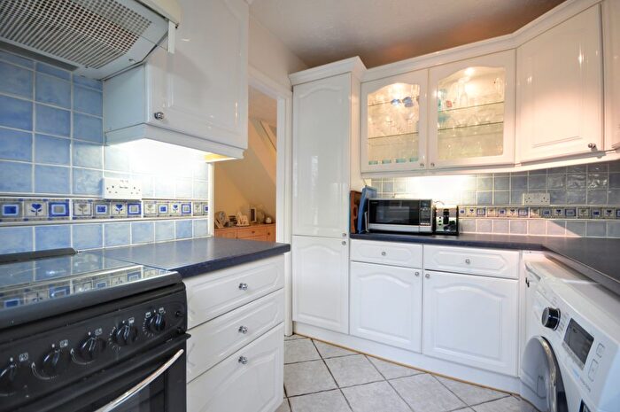 3 Bedroom Semi-Detached House To Rent In Kingfisher Way, Ringwood, BH24