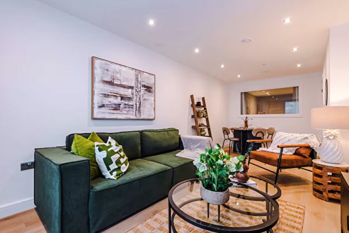 2 Bedroom Apartment To Rent In York Road, Leeds, West Yorkshire, LS9