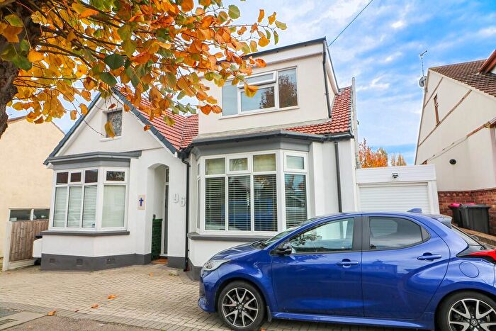5 Bedroom Detached House For Sale In Woodfield Park Drive, Leigh-on-Sea, SS9