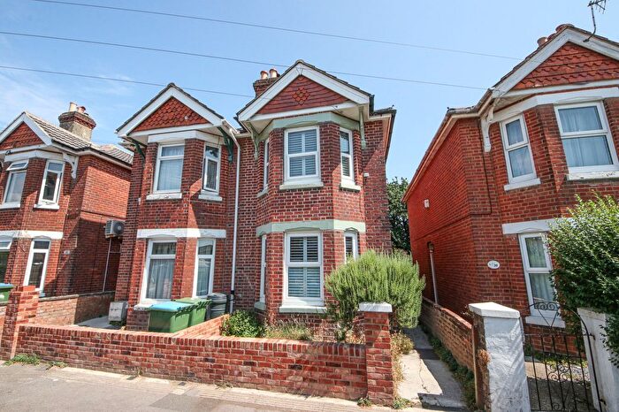 3 Bedroom Semi-Detached House For Sale In Bedford Avenue, Woolston, SO19