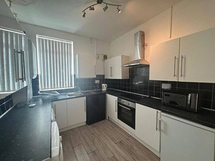 4 Bedroom Semi-Detached House To Rent In Lenton Boulevard, Nottingham, Nottinghamshire, NG7