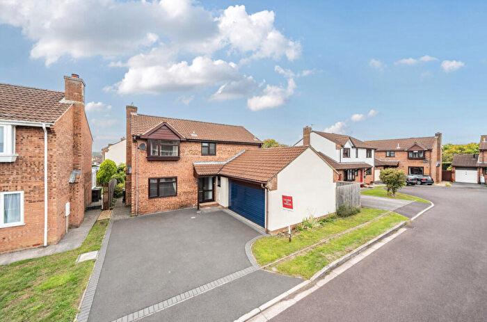 4 Bedroom Detached House For Sale In Meadow Close, Street, BA16