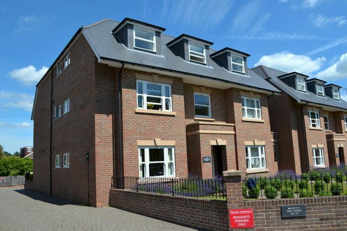 2 Bedroom Flat To Rent In Sydney Road, Haywards Heath, RH16