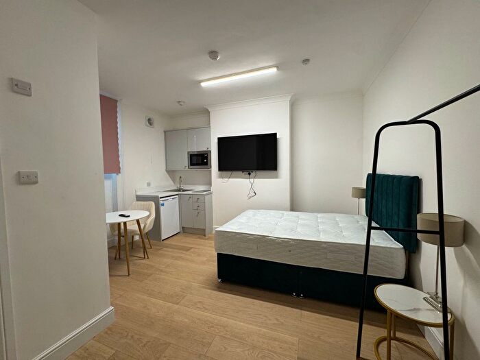 Studio To Rent In Pembroke Road, London, Uk, W8