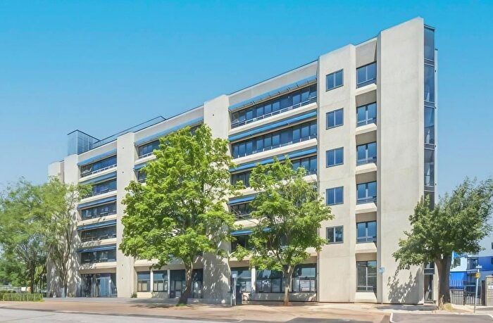 1 Bedroom Flat For Sale In Skyline House, Swingate, Stevenage, SG1